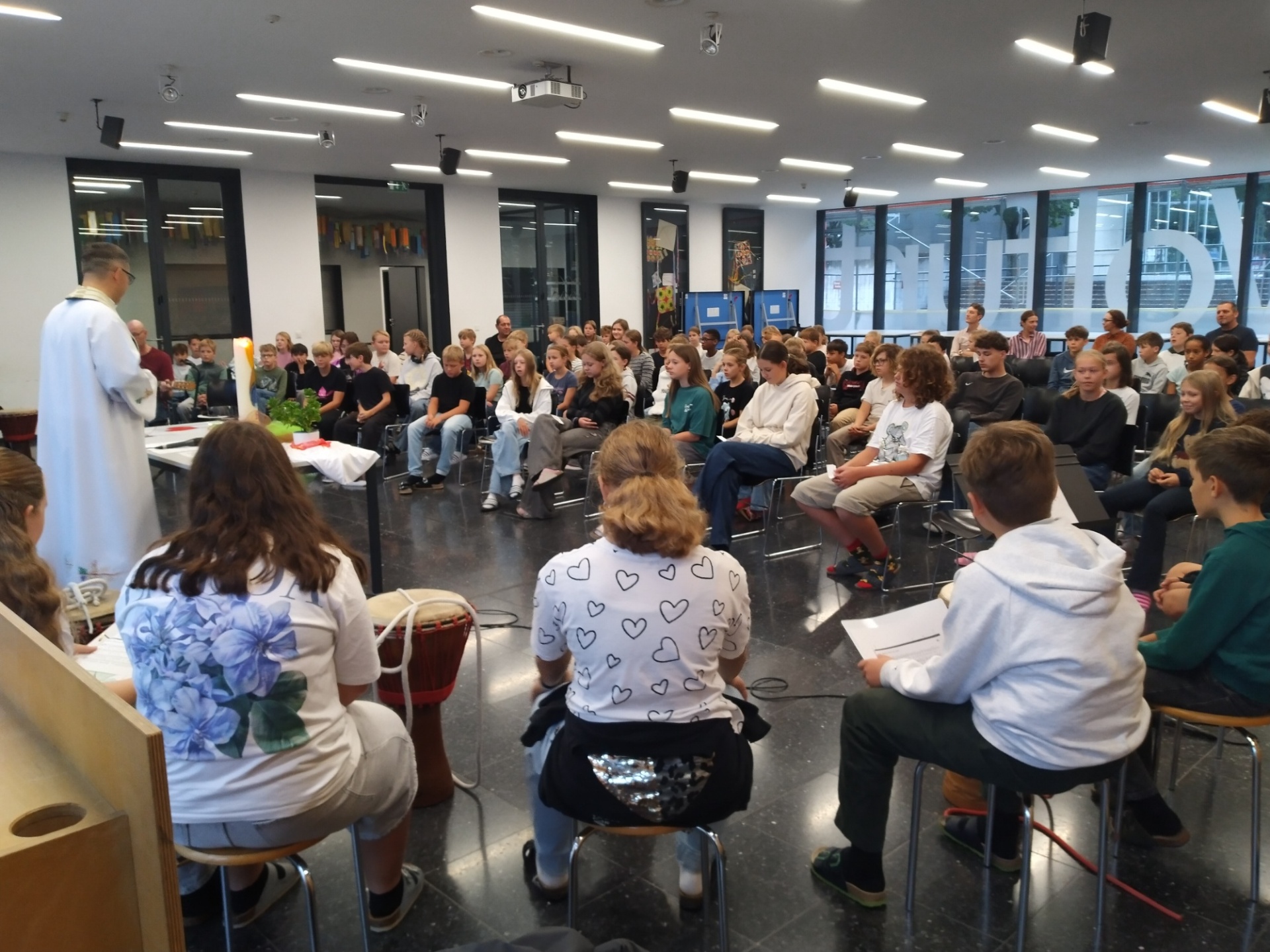 Stimmungsvolle Segensfeier am Beginn des neuen Schuljahres